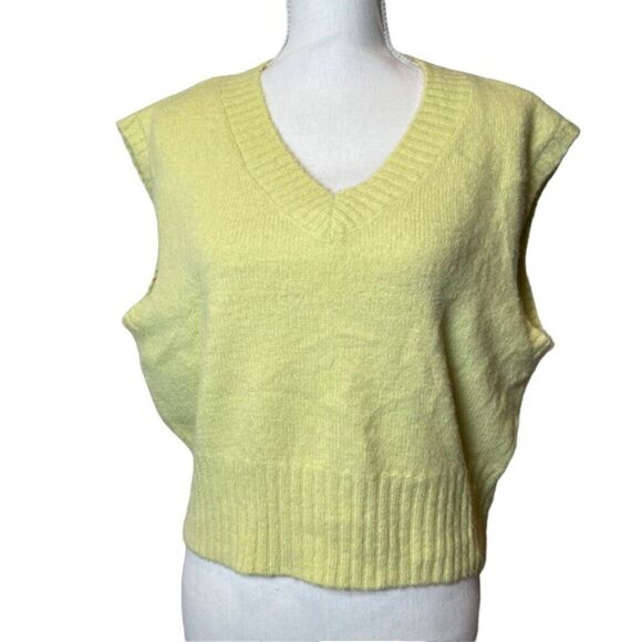 NWOT Jessica Simpson Sleeveless Sweater Vest Solid Lemon Lime V-Neck Size Medium - Picture 1 of 8
